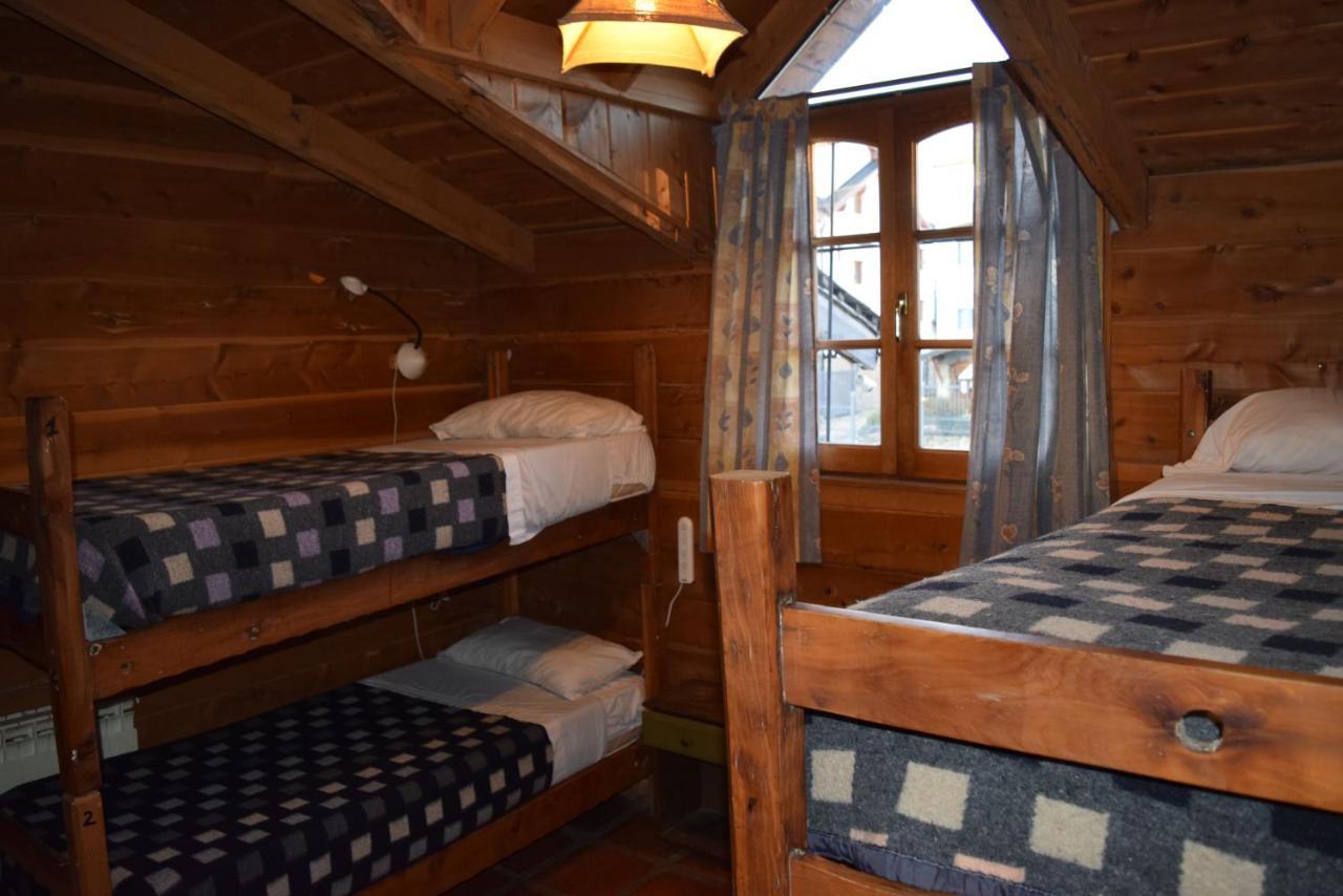 Periko's Youth Hostel *